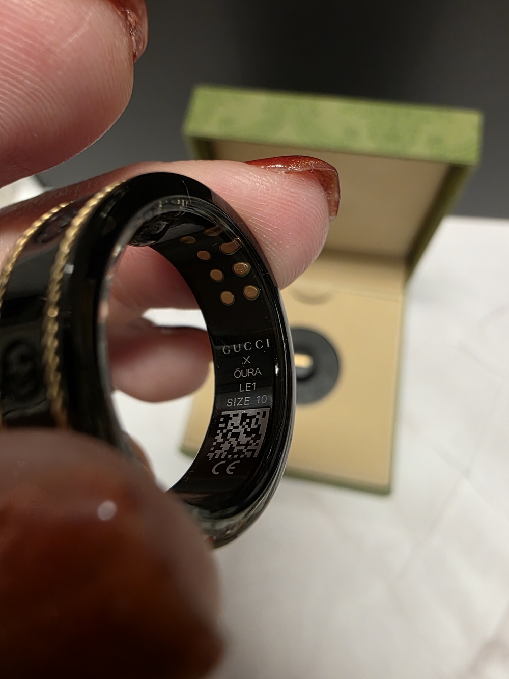Gucci X Ōura Ring In Black And Gold - Picture 8 of 11